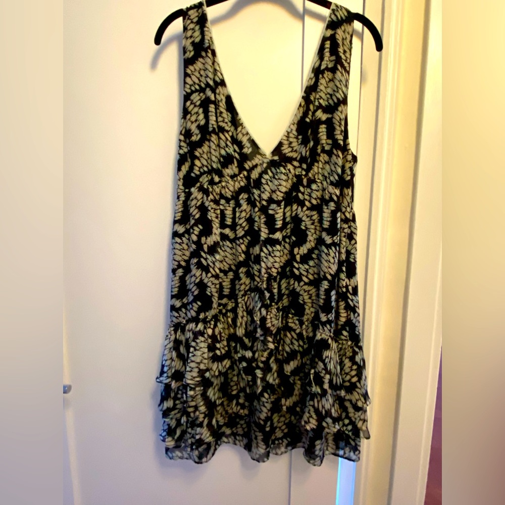 Elizabeth & James 100%silk dress with ruffles-new w Tags